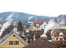 Planując ogrzewanie domu powinniśmy przede wszystkim pomyśleć o nowych źródłach energii, jakimi są niespalony gaz, węgiel i prąd. To właśnie ta zaoszczędzona energia powinna być dla przyszłych inwestorów tym paliwem, które wykorzystają w pierwszej kolejności do ogrzewania i przygotowania ciepłej wody. dom