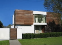 Dom w Poznaniu łączy ciepło rodzinnego ogniska z dobrze prosperującym biznesem. Dom w Poznaniu łączy ciepło rodzinnego ogniska z dobrze prosperującym biznesem.