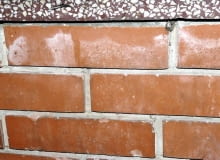 KROK 1. Przede wszystkim należy odpowiednio przygotować preparat - jeśli to konieczne, rozcieńczyć go w proporcjach dostosowanych do wielkości wykwitów. Informację, która to ułatwi, można znaleźć na opakowaniu.