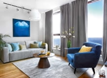 Między oknami stolik z marmurowym blatem Pelegie, zaprojektowany przez Dorotę Koziarę dla Comforty (Mesmetric). Fotel wykonany przez tapicera Kazimierza Miąskowskiego, zasłony WinDekor. Między oknami stolik z marmurowym blatem Pelegie, zaprojektowany przez Dorotę Koziarę dla Comforty (Mesmetric). Fotel wykonany przez tapicera Kazimierza Miąskowskiego, zasłony WinDekor.