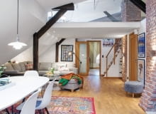 Salon. Mieszkanie w Goteborgu - 65 m kw. mieszkanie, mieszkanie w skandynawskim stylu, mieszkanie na poddaszu, jak urządzić mieszkanie na poddaszu