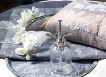 Delikatne jak koronka, zadziwiające pięknem i oryginalnością - nic dziwnego, że te naturalne okienne 'malowidła' od dawna inspirowały rzesze projektantów. W XVII wieku z prób ich naśladowania zrodziła się popularna do dziś technika zdobienia szkła zwana trawieniem. 08.11.2007 WARSZAWA