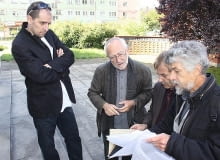 Peter Zumthor (drugi od lewej) podczas rozmów o przebudowie synagogi w Kielcach