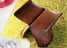 Stołek Motyl autorstwa Charlesa i Raya Eamesów powstał w 1954 roku - wtedy styl organiczny był najbardziej popularny.