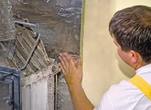 Kominek może być źródłem pożaru. Dlatego należy zadbać by został zmontowany zgodnie z przepisami