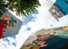 Kolektyw Licuado (Camilo Nunez i Florencia Duran) i Alfalfa z Urugwaju pracowali na 36 metrowej na ścianie przy ul. Pilotów 12f. Tytuł ich muralu tu: 'Sięgając wyobraźni'. Mówią, że to najwyższy mural urugwajski artystów na świecie. W ich kraju nie maluje się tak wysokich ścian. Nowe murale w Gdańsku