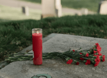 Polacy masowo googlują 'wiązanki na Wszystkich Świętych': 5 najlepszych kwiatów na groby Polacy masowo googlują 'wiązanki na Wszystkich Świętych': 5 najlepszych kwiatów na groby