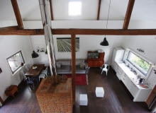 Na zmywarce nalepka-makatka "Gdy zmywarka zmywa, gospodyni odpoczywa"- nabyta na "Przetworach" w Soho Factory przez mamę Marty.