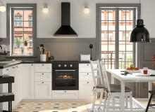 Kuchnia w stylu skandynawskim. Fronty szafek kuchennych - ENKÖPING, blat kuchenny SÄLJAN Kuchnia Ikea - inspiracje