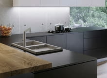 Na bazie inspiracji nowoczesną architekturą zaprojektowano zlewozmywaki o modnym wyglądzie betonu.