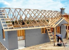 Ułożone na ścianach i w dachu folie chronią warstwę ocieplenia przed zawilgoceniem wodą opadową Ułożone na ścianach i w dachu folie chronią warstwę ocieplenia przed zawilgoceniem wodą opadową