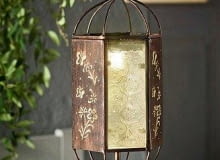 Lampa solarna "Saba" z diodami LED. W komplecie metalowy szpikulec do wbicia w ziemię i metalowy łańcuszek do zawieszenia. Cena 49,99 zł Lampa solarna "Saba" z diodami LED. W komplecie metalowy szpikulec do wbicia w ziemię i metalowy łańcuszek do zawieszenia. Cena 49,99 zł