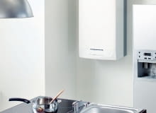 Kocioł z minizbiornikiem. Jest tylko nieznacznie większy od tradycyjnego kotła dwufunkcyjnego Kocioł z minizbiornikiem. Jest tylko nieznacznie większy od tradycyjnego kotła dwufunkcyjnego