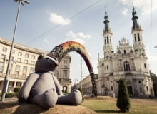 "Przytulanka" - proj. Iza Rutkowska z Fundacji Form i Kształtów Przytulanka, miś w Warszawie