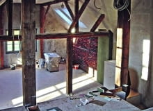 Gruntowny remont starego domu wymaga starannego przygotowania. Na wstępie musimy ustalić, czy całe przedsięwzięcie jest w ogóle opłacalne. Pamiętajmy, że koszt kapitalnego remontu jest często porównywalny z kosztami budowy nowego obiektu ile kosztuje remont domu