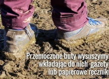 Zanim zaczniemy suszyć tak brudne buty, oczyśćmy je z błota