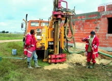 Wykonanie zbyt płytkich pionowych odwiertów przyczynia się do spadku sprawności pompy Wykonanie zbyt płytkich pionowych odwiertów przyczynia się do spadku sprawności pompy