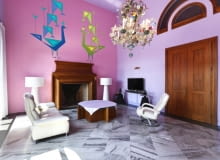 <B>Folkowe motywy we wnętrzach to trend, który utrzymuje się już kolejny sezon. Kolorowe kwiaty, matrioszki, misterne wycinanki, koronki, krzykliwe barwy i mnóstwo szalonych kombinacji to esencja stylu folk. Zainspirowana tym trendem firma PIXERS stworzyła najnowszą kolekcję, Modern Folk, w której tradycyjne motywy przeplatają się z geometrią i nowoczesnymi formami.</B> <BR />Colorful folk birds - naklejka standard, 110 zł/m kw.