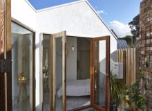 Doll's House w Australii Australia, dom, przebudowa domu, przebudowa, mały dom