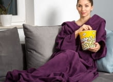 Kocyko - Szlafrok Śliwka koc z rękawami fioletowy Froster Koc z rękawami - ciepły szlafrok, który idealnie otula ciało