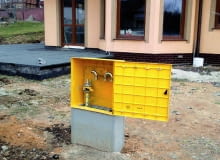 O podłączeniu domu do sieci warto pomyśleć co najmniej na etapie zamykania stanu surowego - bo trwa to średnio 6 miesięcy O podłączeniu domu do sieci warto pomyśleć co najmniej na etapie zamykania stanu surowego - bo trwa to średnio 6 miesięcy