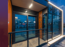 Wzorcowe elementy fasady na budowie Towarowa Towers Wzorcowe elementy fasady na budowie Towarowa Towers