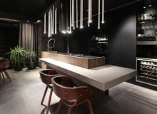 Wnętrza z czarnymi ścianami. Nowoczesna jaskinia Wnętrza z czarnymi ścianami. Nowoczesna jaskinia