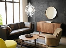 <B>Po ponad dwudziestu latach nieobecności do polskich sklepów IKEA znów zawitała kolekcja Stockholm. Składające się na nią meble, lampy i dodatki dekoracyjne zostały wykonane z materiałów najwyższej jakości, takich jak drewno orzecha włoskiego, skóra, aksamit, porcelana kostna czy dmuchane szkło. Z trwałością przedmiotów idzie w parze ponadczasowe wzornictwo, które nieprędko wyjdzie z mody.</B> <BR />M.in. bufet, okleina orzechowa, 160 x 81 cm - 1699 zł. <B>Po ponad dwudziestu latach nieobecności do polskich sklepów IKEA znów zawitała kolekcja Stockholm. Składające się na nią meble, lampy i dodatki dekoracyjne zostały wykonane z materiałów najwyższej jakości, takich jak drewno orzecha włoskiego, skóra, aksamit, porcelana kostna czy dmuchane szkło. Z trwałością przedmiotów idzie w parze ponadczasowe wzornictwo, które nieprędko wyjdzie z mody.</B> <BR />M.in. bufet, okleina orzechowa, 160 x 81 cm - 1699 zł.