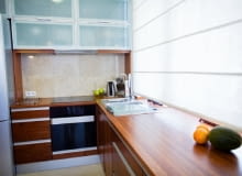 Do produkcji blatów najczęściej wykorzystuje się drewno klejone, mniej narażone na paczenie niż lite. blaty drewniane, blaty kuchenne