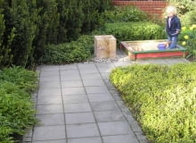 Nawierzchnie ogrodowe. Betonowe płyty w obrzeżu z kostki granitowej. Projekty ogrodów OLYMPUS DIGITAL CAMERA