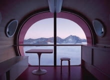 Z wnętrza kapsuły roztacza się niesamowity widok na postrzępioną sylwetkę alpejskich szczytów- ponad chmurami. Z wnętrza kapsuły roztacza się niesamowity widok na postrzępioną sylwetkę alpejskich szczytów- ponad chmurami.