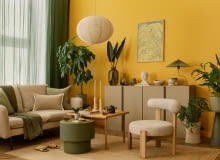 Mieszkanie z żółtą ścianą