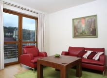 Jeśli montujemy w oknach nawiewniki - również powinny one mieć podwyższoną izolacyjność akustyczną okna