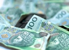 30.12.2009 LOMZA . BANKNOTY O NOMINALACH STO ZLOTYCH . POLSKIE PIENIADZE . FOT. JACEK BABIEL / AGENCJA GAZETA