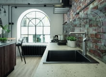 W zależności od wybranego wykończenia i dodatków, styl „glamour” może być zarówno bardzo nowoczesny, wręcz przewidujący przyszłość, jak i niezwykle ciepły, kojarzący się z przytulną ostoją.