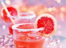 01.12.2009 , WARSZAWA , DRINK ROZOWY PIES , DODATEK DO GAZETY WYBORCZEJ - KOKTAJLE , STYLIZACJA JUNONA LAMCHA - GRYNBERG