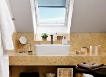 Planując umywalkę pod skosem poddasza trzeba wziąć pod uwagę, że będziemy z niej korzystać na stojąco okno dachowe,skosy poddasza,poddasze