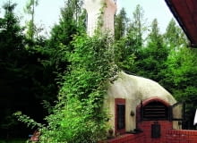 Od września tego roku zmieniają się wymogi dotyczące zawartości węglowodorów wielopierścieniowych WWA, w tym rakotwórczego benzo(a)pirenu. Czy zmiana norm dotknie wędzarników-amatorów, produkujących na własne potrzeby? Nie. Ale warto pamiętać, że więcej benzo(a)pirenu znajduje się w potrawach grillowanych czy wędzonych metodą na gorąco niż poddanych obróbce w zimnym dymie. wędzarnia, murowany grill