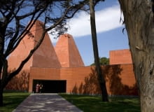 Edouardo Souto de Moura - Muzeum malarki Pauli Rego w Cascai w Portugalii (2009) Edouardo Souto de Moura - Muzeum malarki Pauli Rego w Cascai w Portugalii (2009)