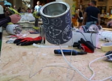 Jak samemu zrobić oryginalną lampkę z puszki po farbie? Jak samemu zrobić oryginalną lampkę z puszki po farbie?