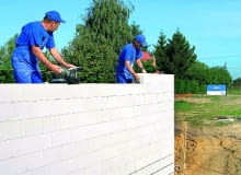 Bloki silikatowe to materiał o dużej wytrzymałości, chętnie stosowany do budowy ścian dwuwarstwowych ściany ocieplone