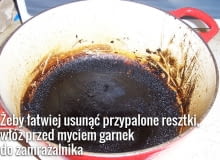 Przypalony garnek przed szorowaniem trzeba namoczyć albo włożyć do zamrażarki. Do wody do namaczania można dodać np. sodę oczyszczoną