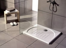 Montaż brodzika płaskiego trzeba przewidzieć na etapie projektowania instalacji, wiąże się to bowiem z odpowiednim poprowadzeniem kanalizacji Montaż brodzika płaskiego trzeba przewidzieć na etapie projektowania instalacji, wiąże się to bowiem z odpowiednim poprowadzeniem kanalizacji