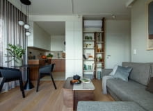 Nieduża strefa dzienna z salonem i aneksem kuchennym dzięki wysokim oknom oraz oszczędnemu wyposażeniu zyskuje poczucie przestrzeni. Wnętrze prezentuje się swobodnie i nie jest przytłoczone nadmiarem mebli czy dodatków. Nieduża strefa dzienna z salonem i aneksem kuchennym dzięki wysokim oknom oraz oszczędnemu wyposażeniu zyskuje poczucie przestrzeni. Wnętrze prezentuje się swobodnie i nie jest przytłoczone nadmiarem mebli czy dodatków.