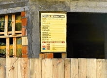 Typowa tablica informacyjna, którą powinniśmy umieścić na naszej budowie. BUDOWA - TABLICA INFORMACYJNA FOT. KATARZYNA WANGIN PUBLIKACJA LADNY DOM NR 6 (68) - 6.2004 SLOWA KLUCZOWE: BUDOWNICTWO ZDJĘCIE DO WKŁADKI: PUBLIKACJA LADNY DOM NR 6 (68) - CZASOPISMA