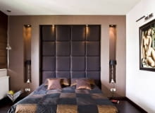 Aranżacja. Wnękę za łóżkiem wyłożono miękkimi poduchami z gąbki (taka usługę można zamówić w każdym zakładzie tapicerskim). Tym samym ściana przejęła rolę tradycyjnego zagłówka. 13.05.2009