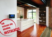 Sterownik automatyki pogodowej może być zamontowany na ścianie w jednym z pomieszczeń w domu sterownik do kotła