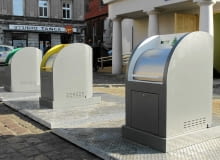 Podziemne pojemniki w Toruniu - w Opolu pojawią się podobne 05.11.2014 Torun . Ostatnie przygotowania przed oddaniem do uzytku podziemnych pojemnikow na odpady na Rynku Nowomiejskim w Toruniu . Fot. Wojciech Kardas / Agencja Gazeta DLOTO strony lokalne GW - Toruń SLOWA KLUCZOWE: podziemne smietniki podziemny smietnik kosz na smieci ZDJĘCIE DO WKŁADKI: DLOTO strony lokalne GW - Toruń