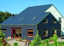 <b>Płytka włóknocementowa Struktonit;</b> kolor: grafitowy; <b>cena: od 81,74 zł/m2</b> dachówka ceramiczna, cegła klinkierowa, taras