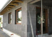 Tynkowanie elewacji - ze względu na możliwość przymrozków - jest w październiku zwykle ryzykowne Tynkowanie elewacji - ze względu na możliwość przymrozków - jest w październiku zwykle ryzykowne